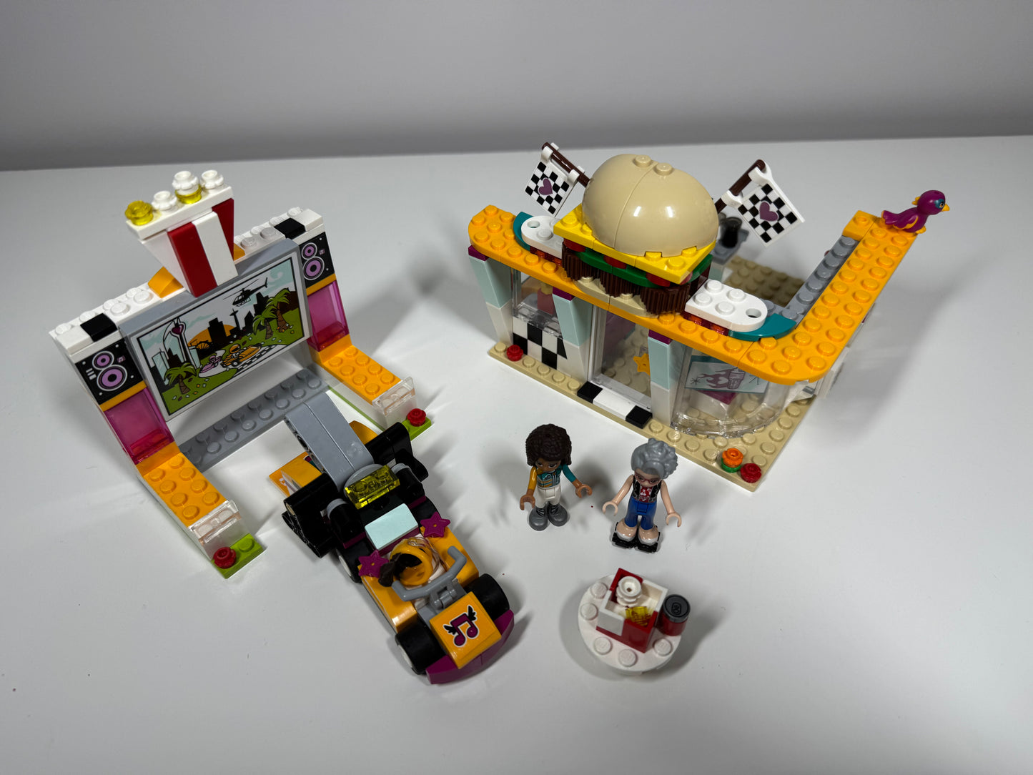 LEGO® 41349 Friends - Wyścigowa restauracja