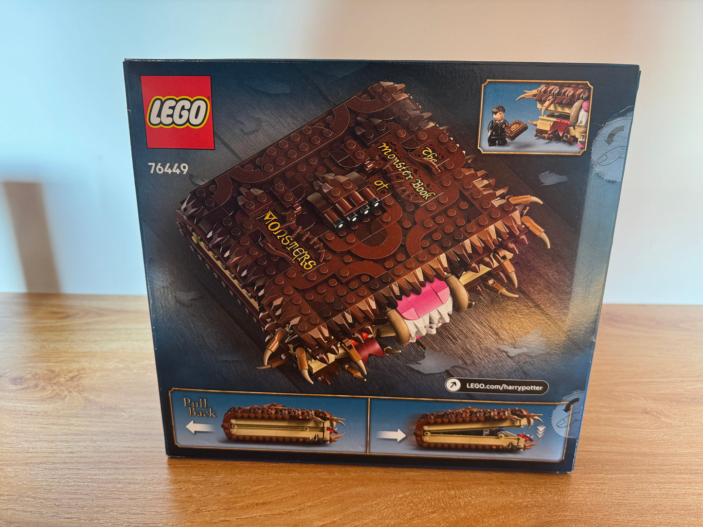 LEGO® 76449 Harry Potter - Potworna księga potworów z zębami