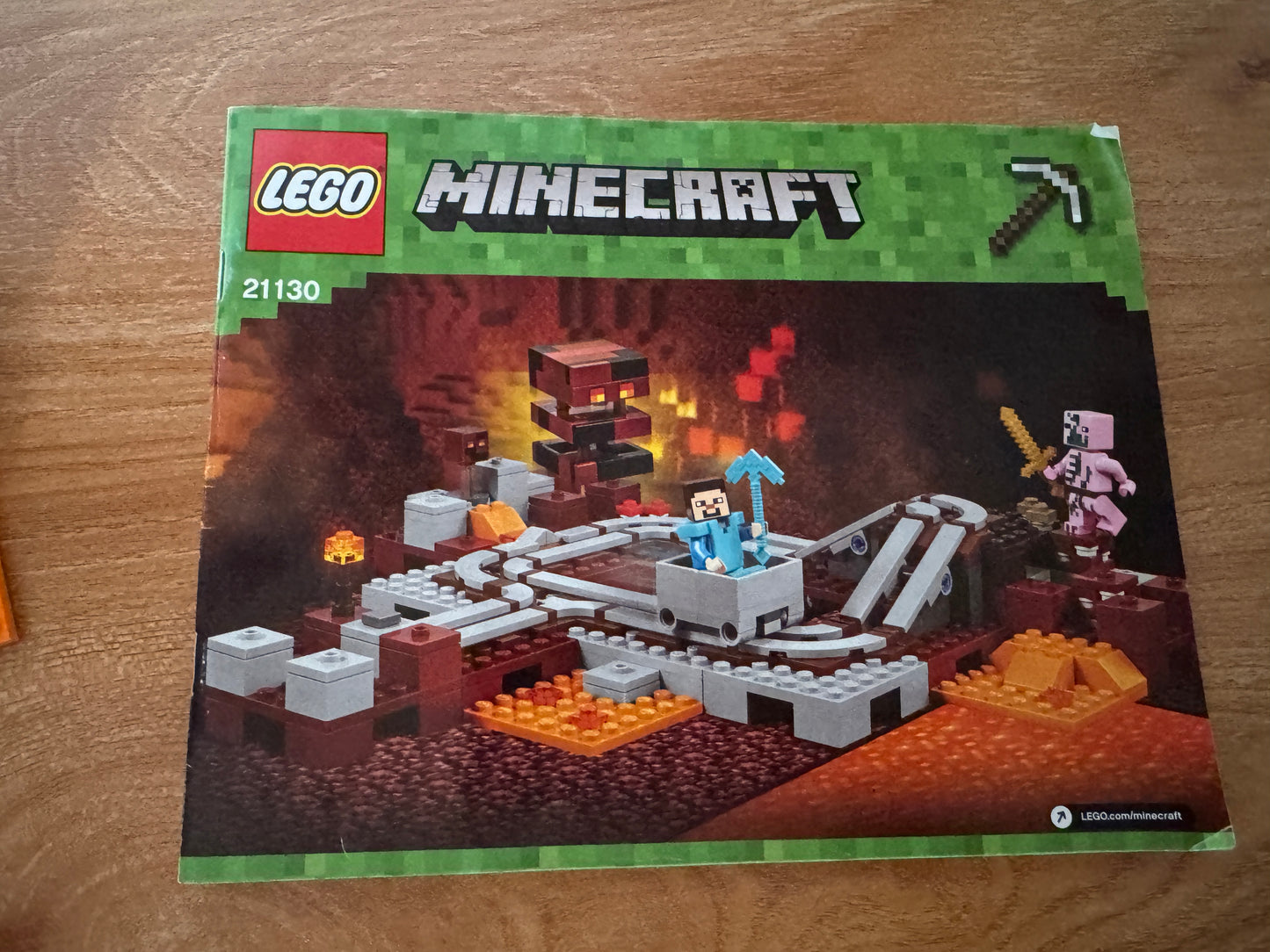 LEGO® 21130 Minecraft - Linia kolejowa w Netherze