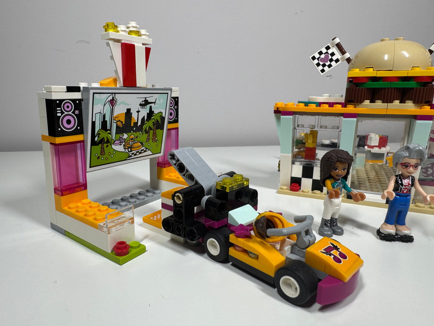 LEGO® 41349 Friends - Wyścigowa restauracja