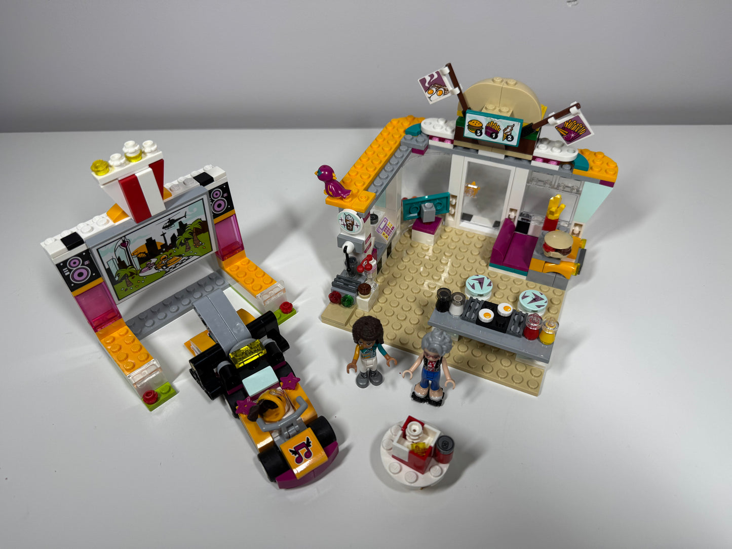 LEGO® 41349 Friends - Wyścigowa restauracja