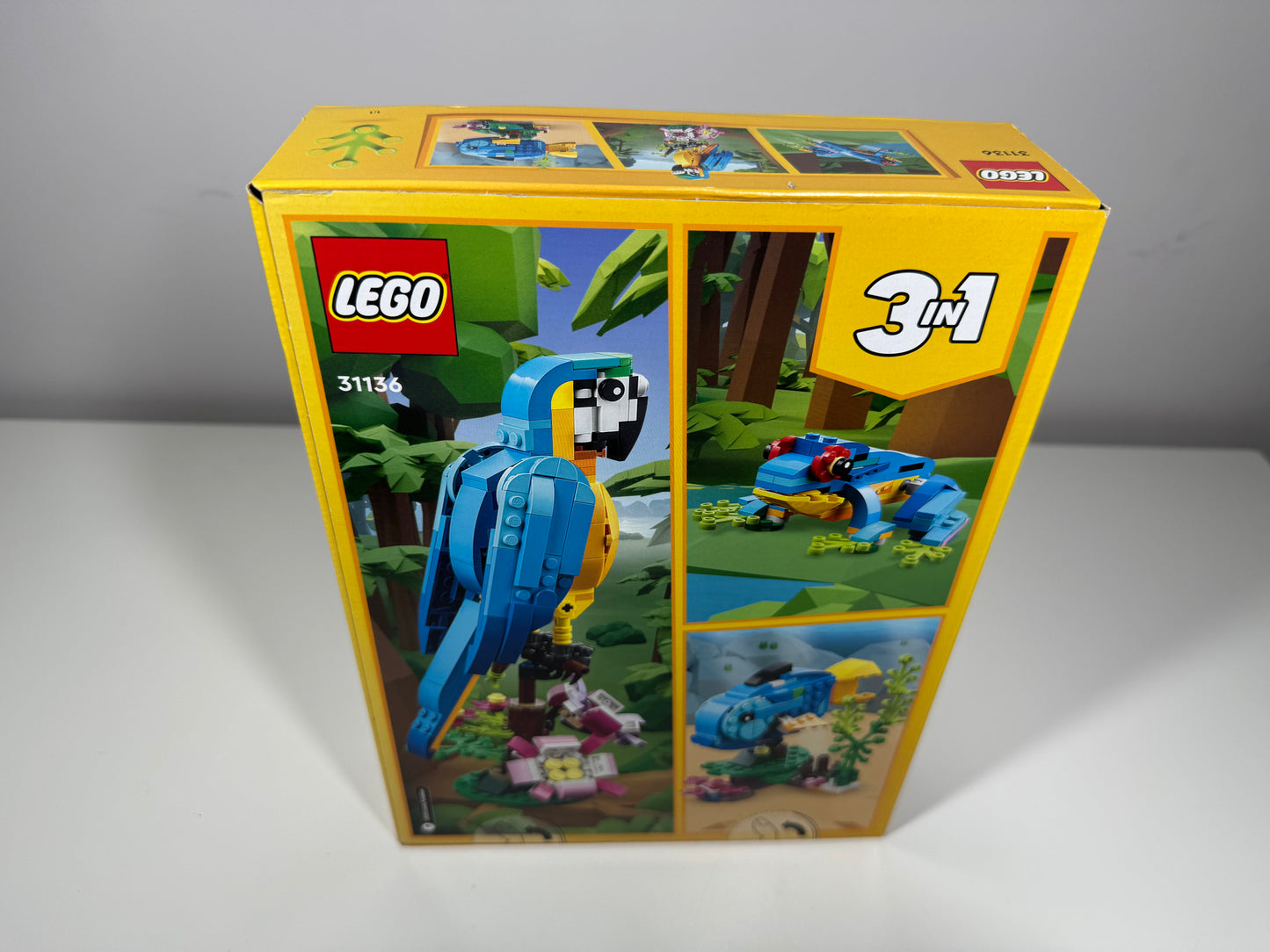 LEGO® 31136 Creator 3w1 - Egzotyczna papuga