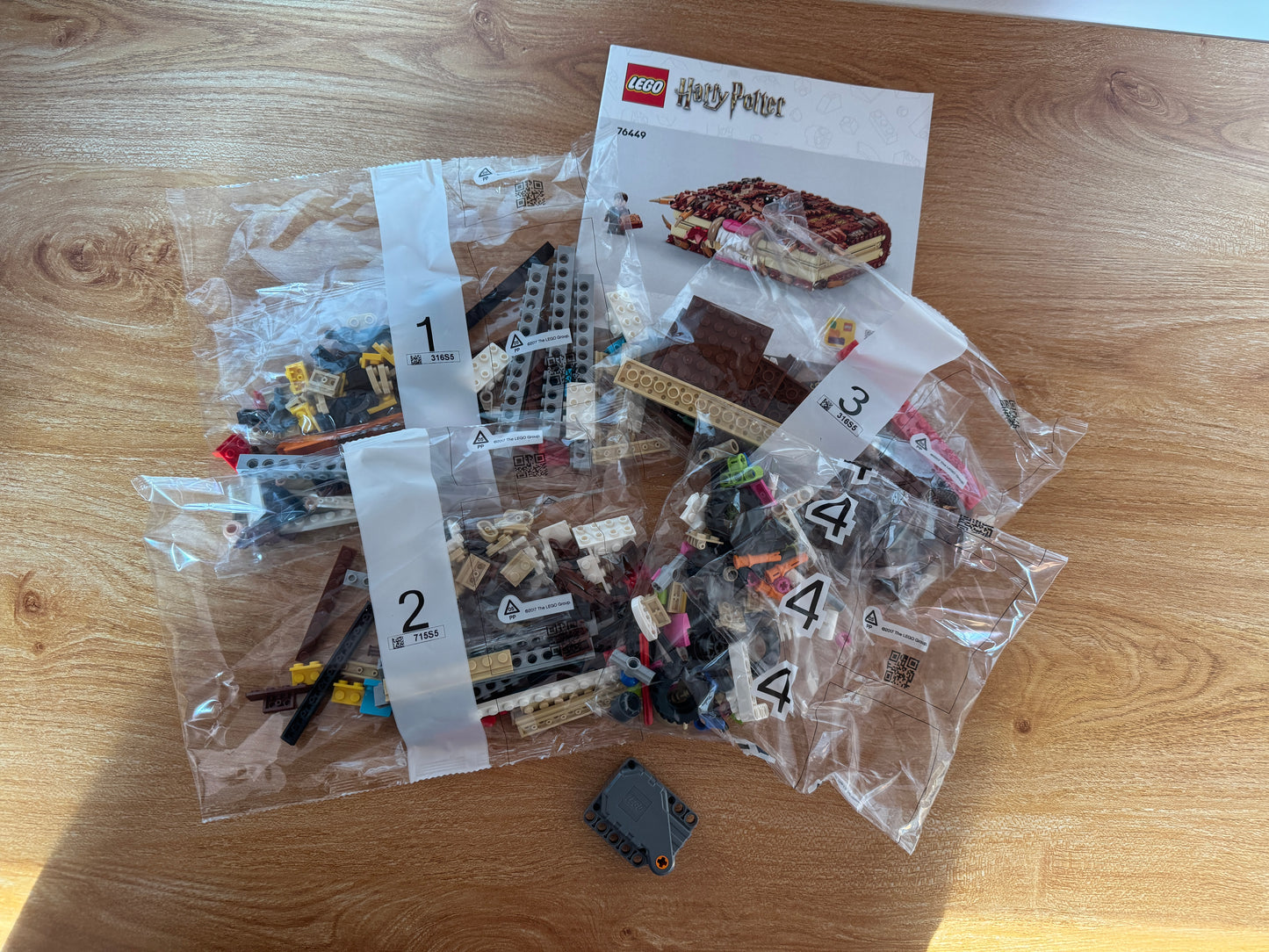 LEGO® 76449 Harry Potter - Potworna księga potworów z zębami