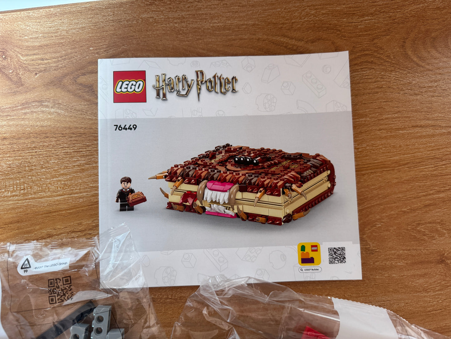 LEGO® 76449 Harry Potter - Potworna księga potworów z zębami