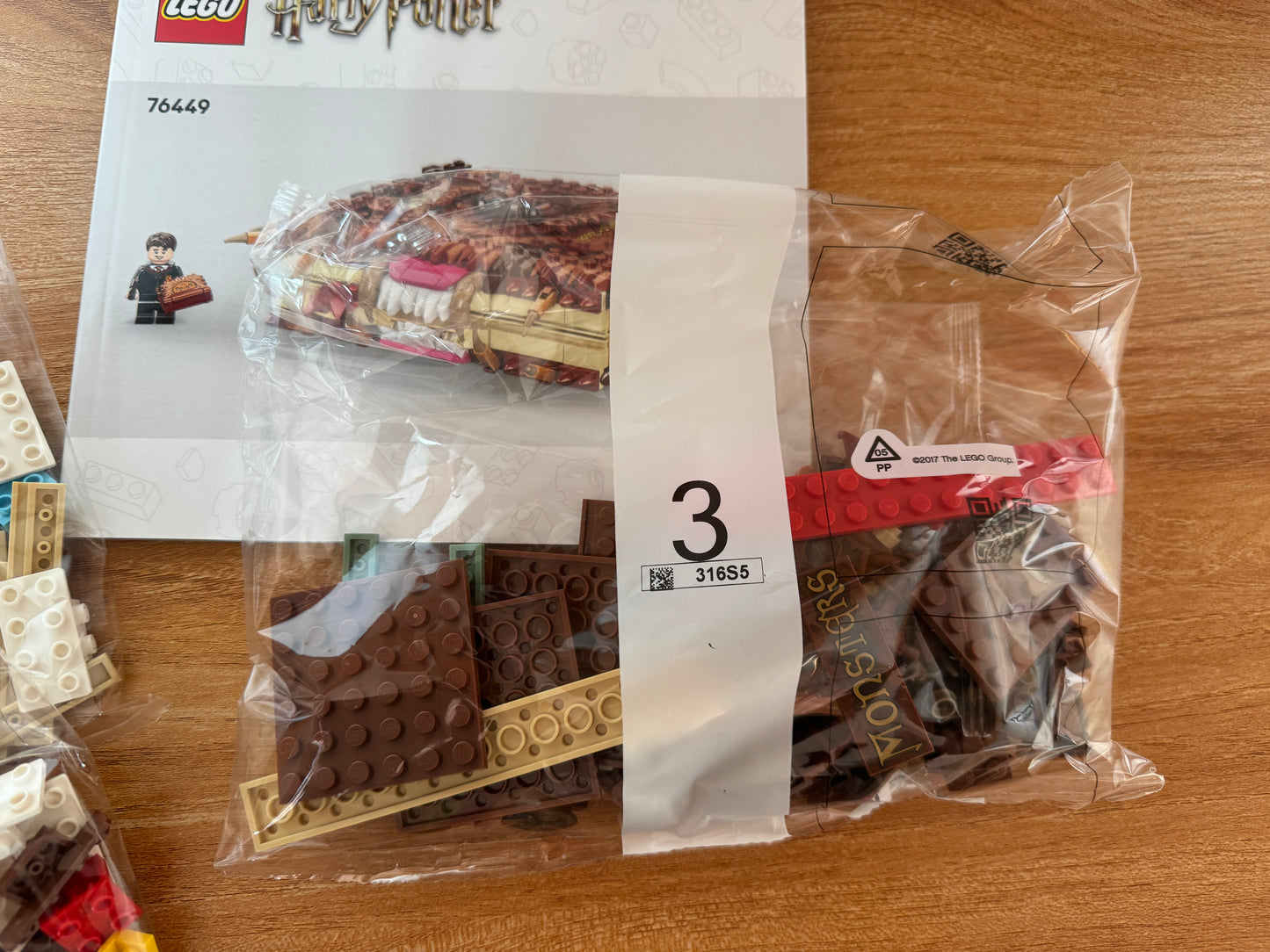 LEGO® 76449 Harry Potter - Potworna księga potworów z zębami