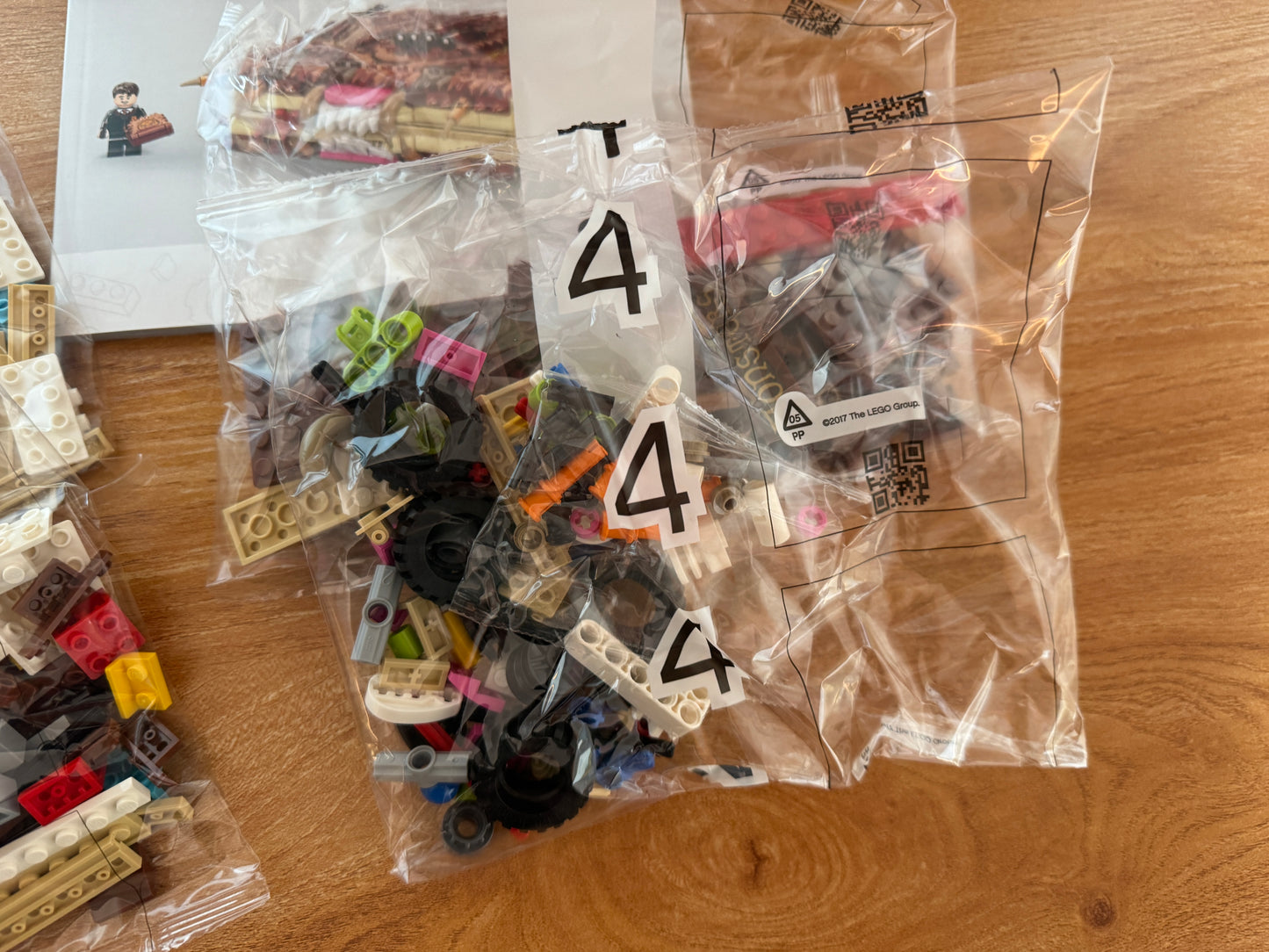 LEGO® 76449 Harry Potter - Potworna księga potworów z zębami