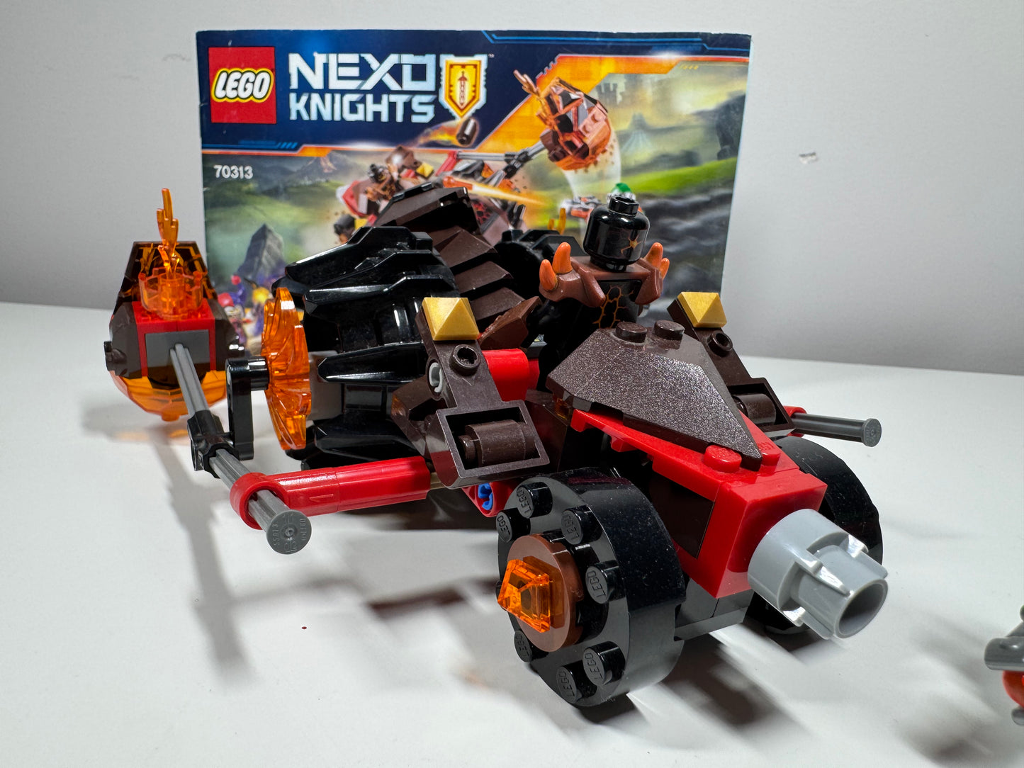 LEGO® 70313 Nexo Knights - Lawowy rozłupywacz Moltora