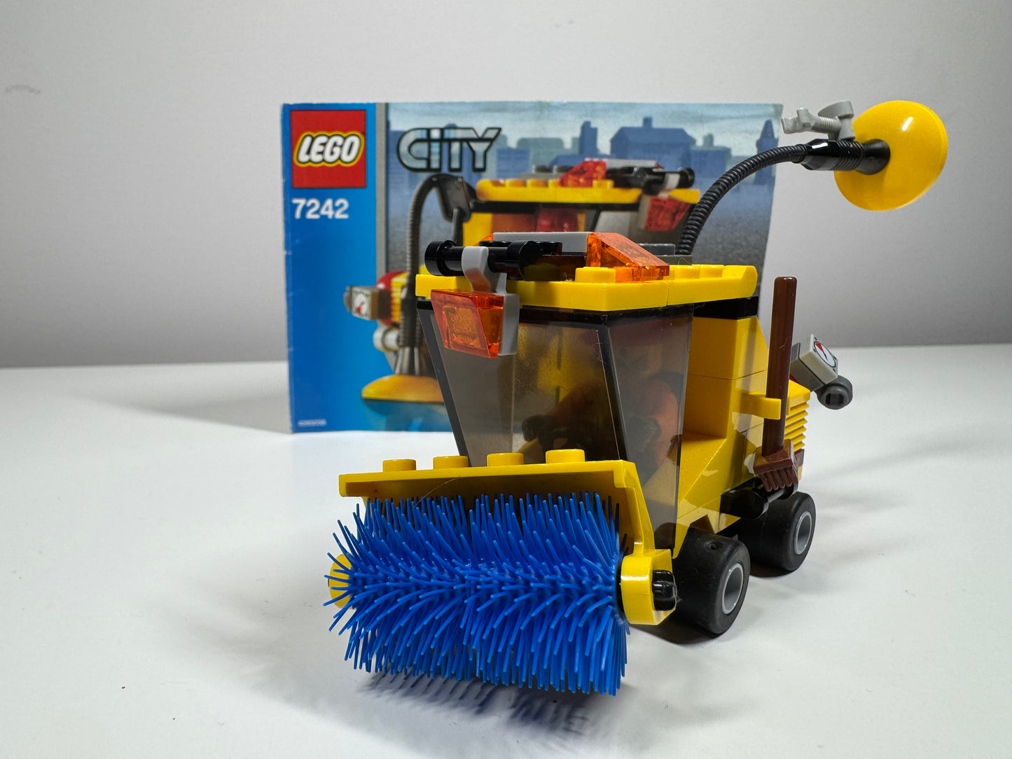 LEGO® 7242 City - Zamiatarka