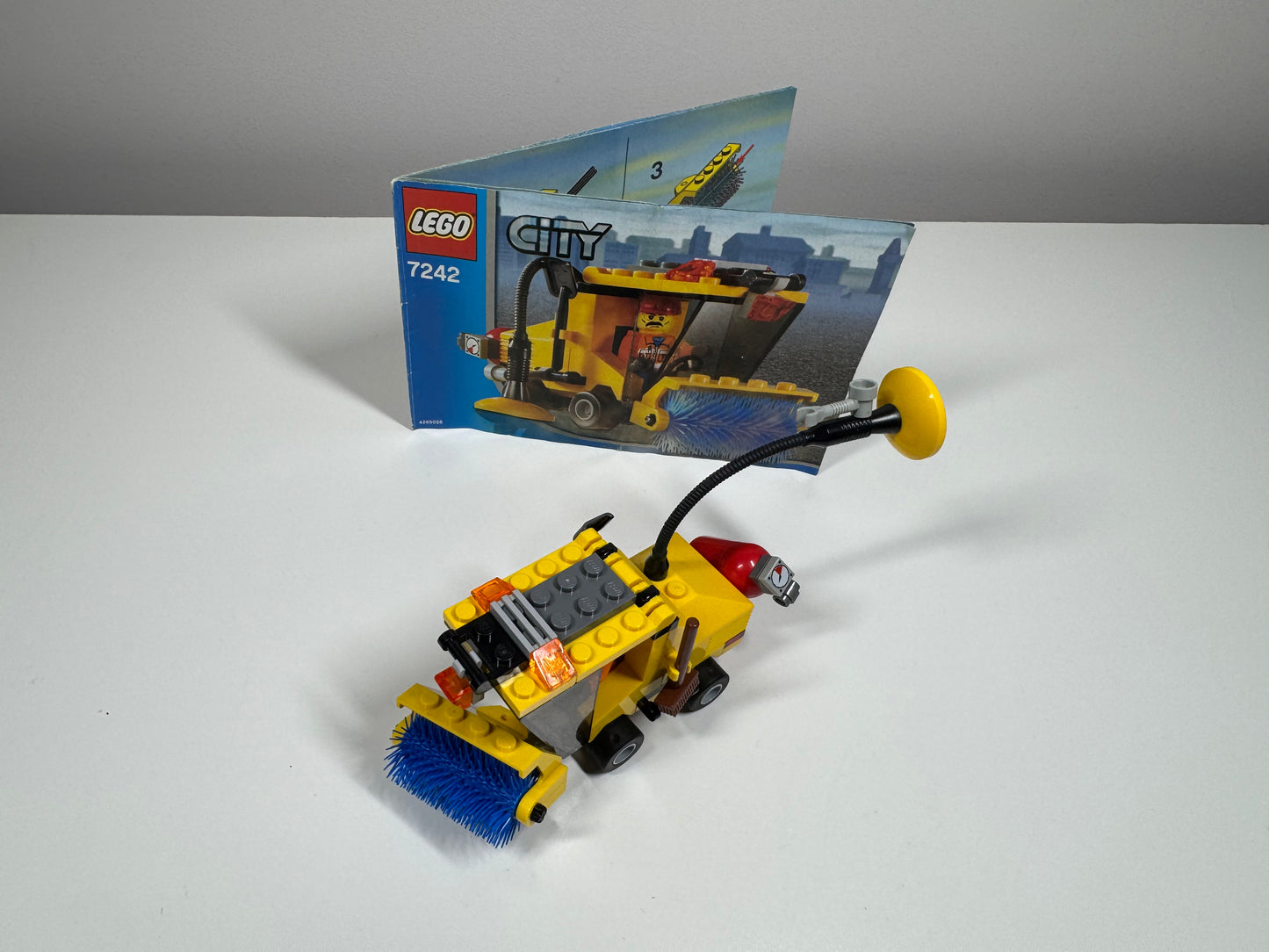 LEGO® 7242 City - Zamiatarka