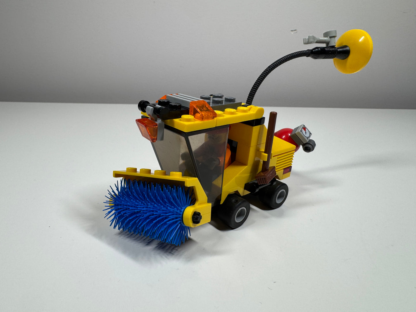 LEGO® 7242 City - Zamiatarka