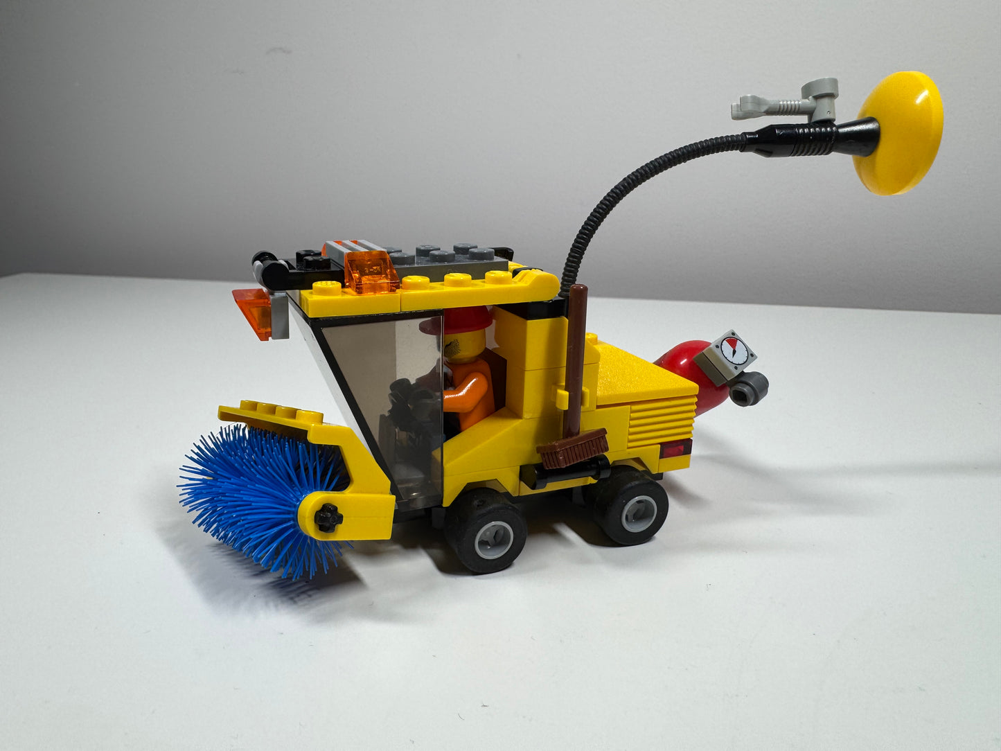 LEGO® 7242 City - Zamiatarka