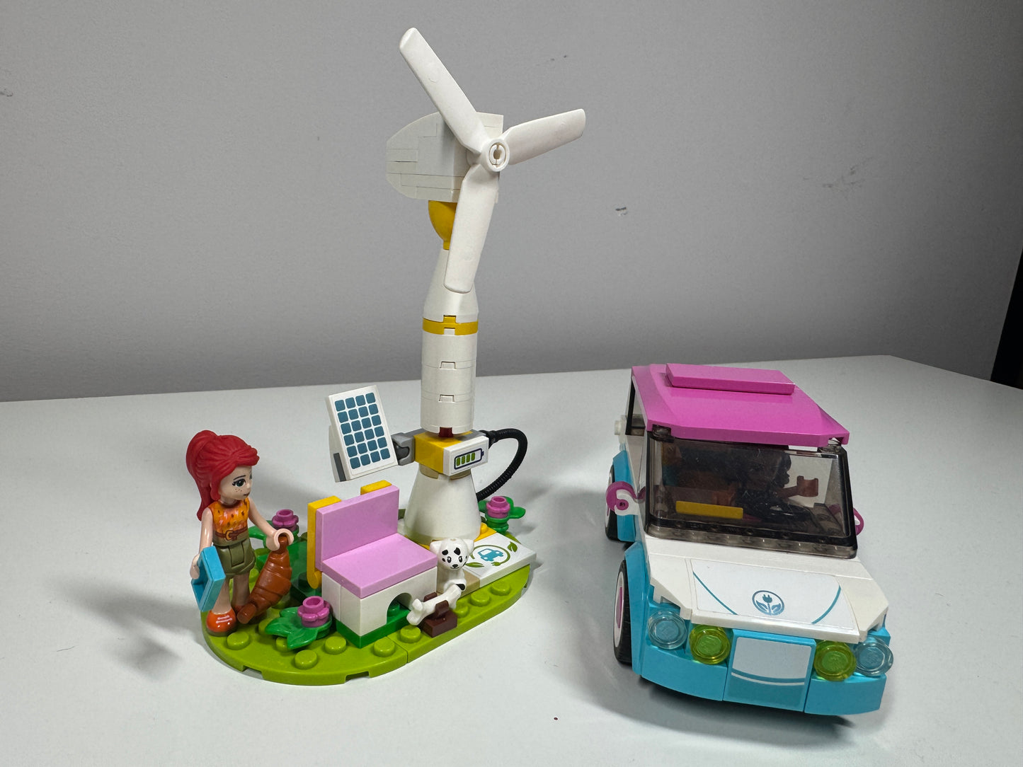 LEGO® 41443 Friends - Samochód elektryczny Olivii