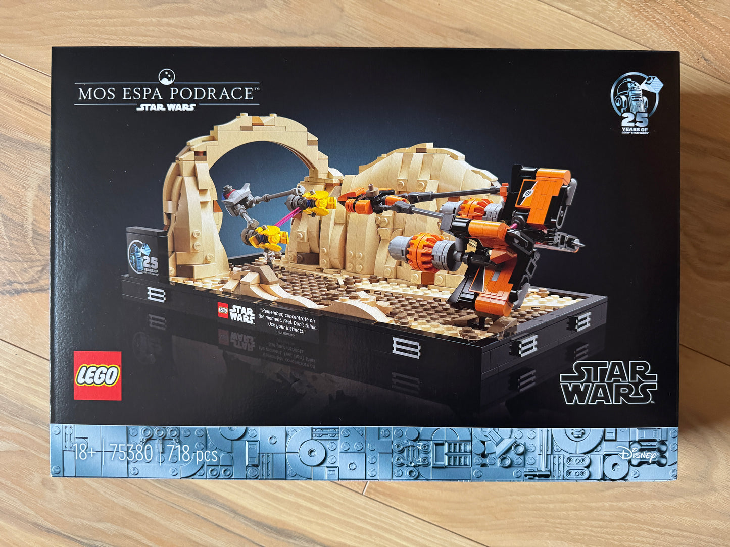 LEGO® 75380 Star Wars - Diorama: Wyścig ścigaczy w Mos Espa