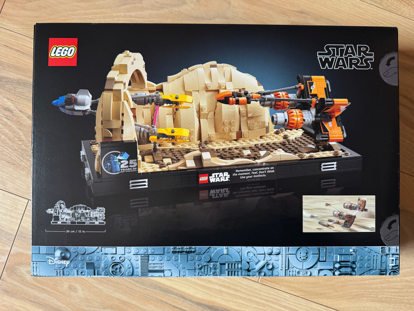 LEGO® 75380 Star Wars - Diorama: Wyścig ścigaczy w Mos Espa