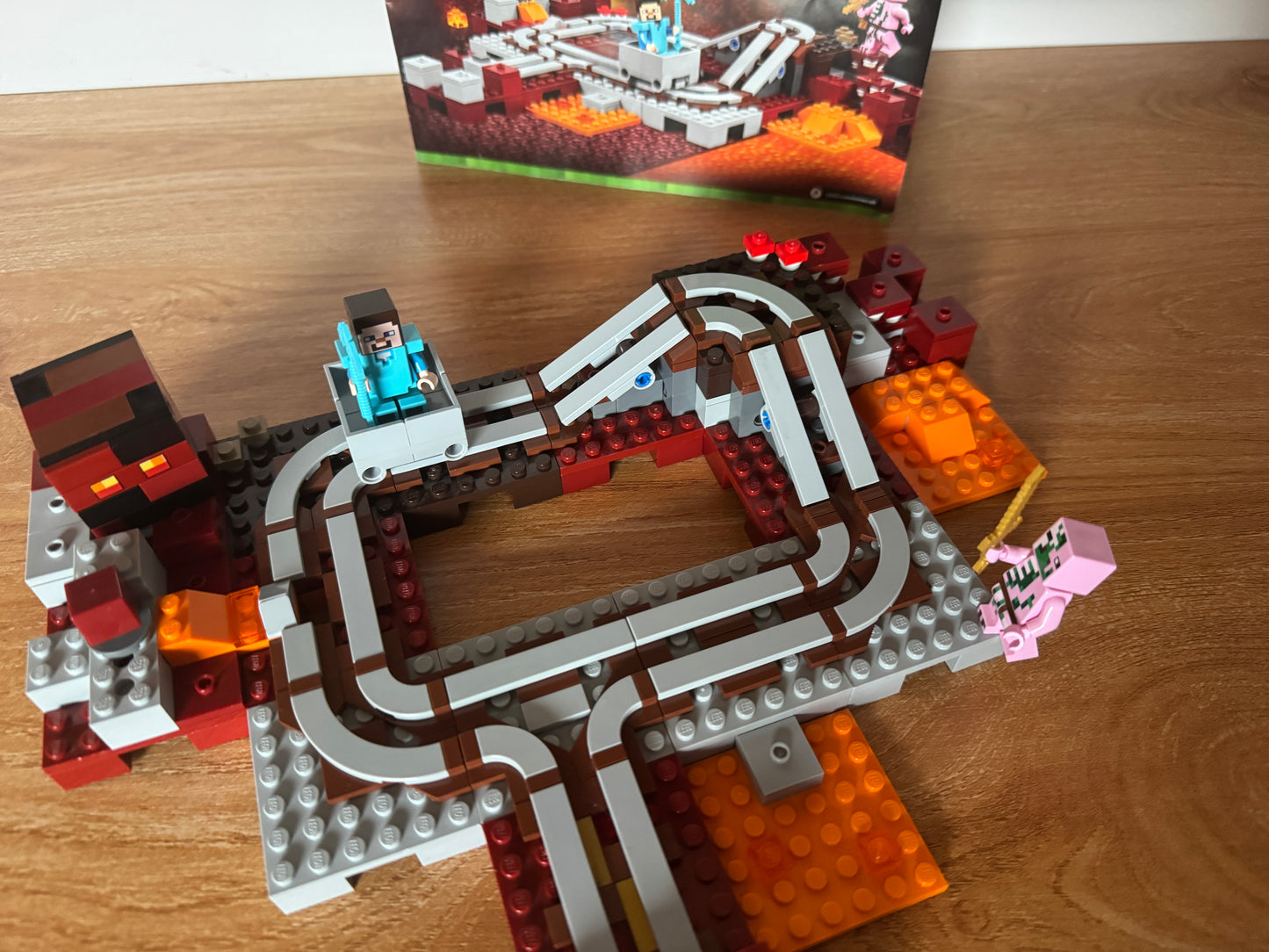 LEGO® 21130 Minecraft - Linia kolejowa w Netherze