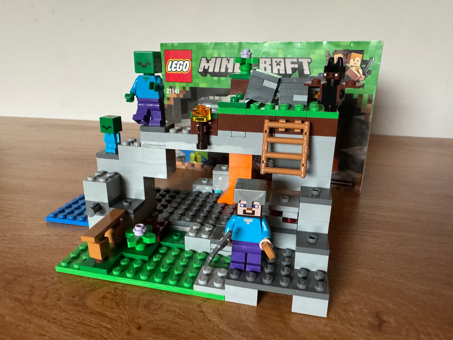 LEGO® 21141 Minecraft - Jaskinia zombie