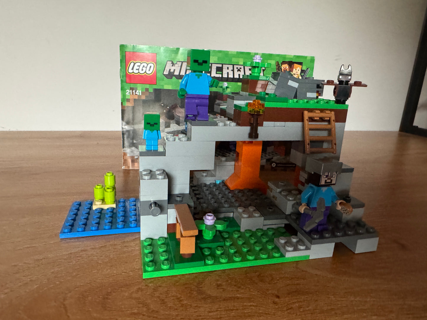 LEGO® 21141 Minecraft - Jaskinia zombie