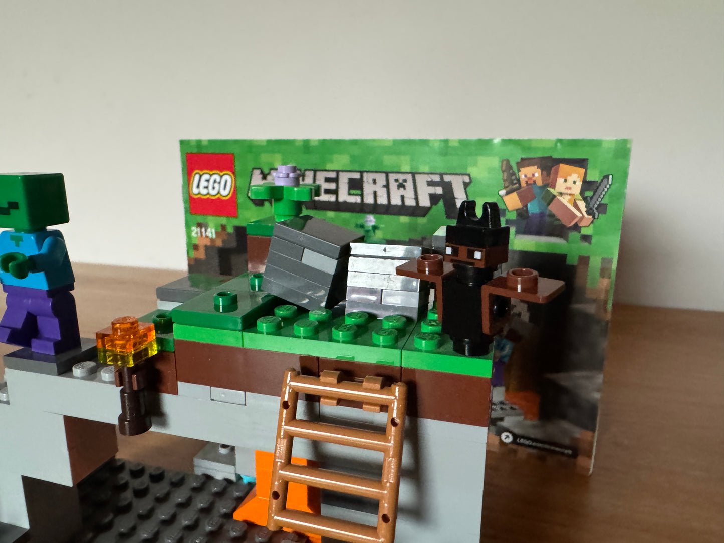 LEGO® 21141 Minecraft - Jaskinia zombie