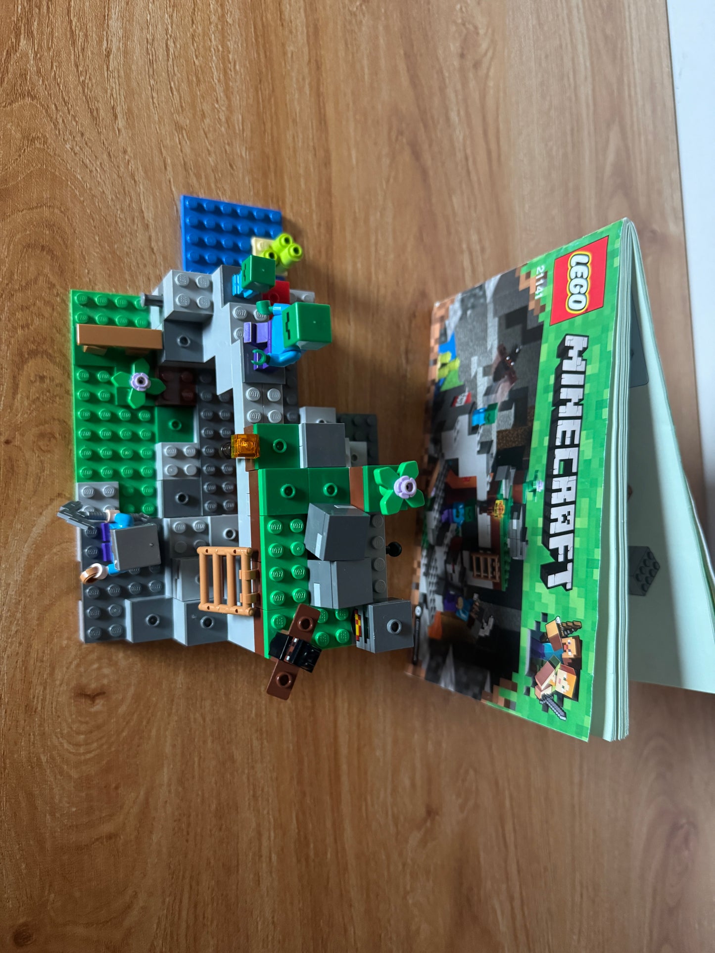 LEGO® 21141 Minecraft - Jaskinia zombie