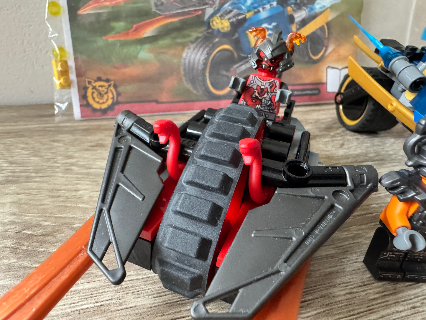 LEGO® 70622 Ninjago - Pustynna Błyskawica